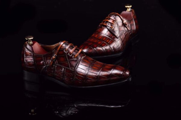 Lace-Up Shoes In Retro Brown Crocodile Skin Leather - Image 2