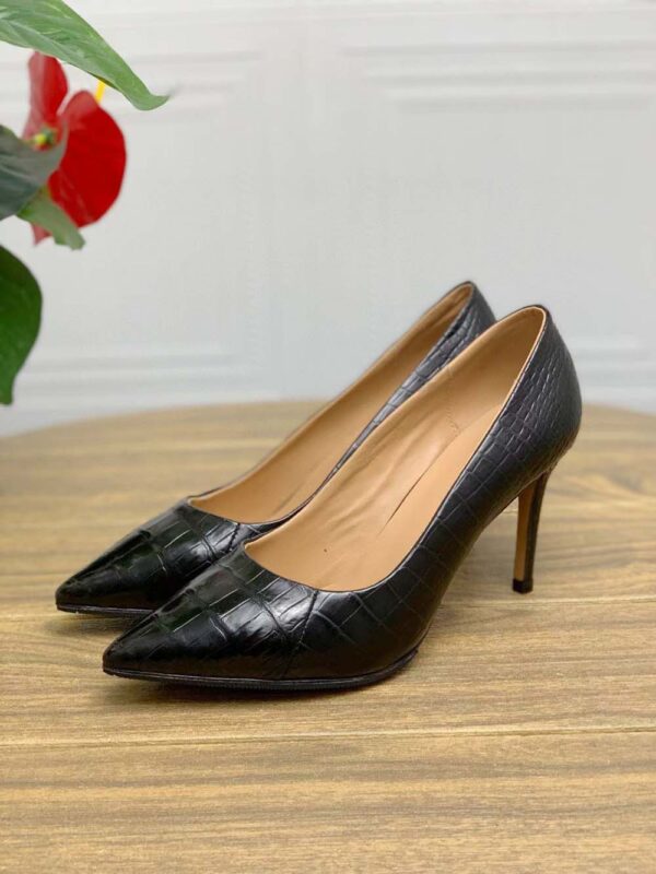 Women's Crocodile Leather  Low Heel Dress Shoes - Image 5