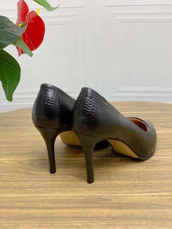 Women's Crocodile Leather  Low Heel Dress Shoes - Image 9