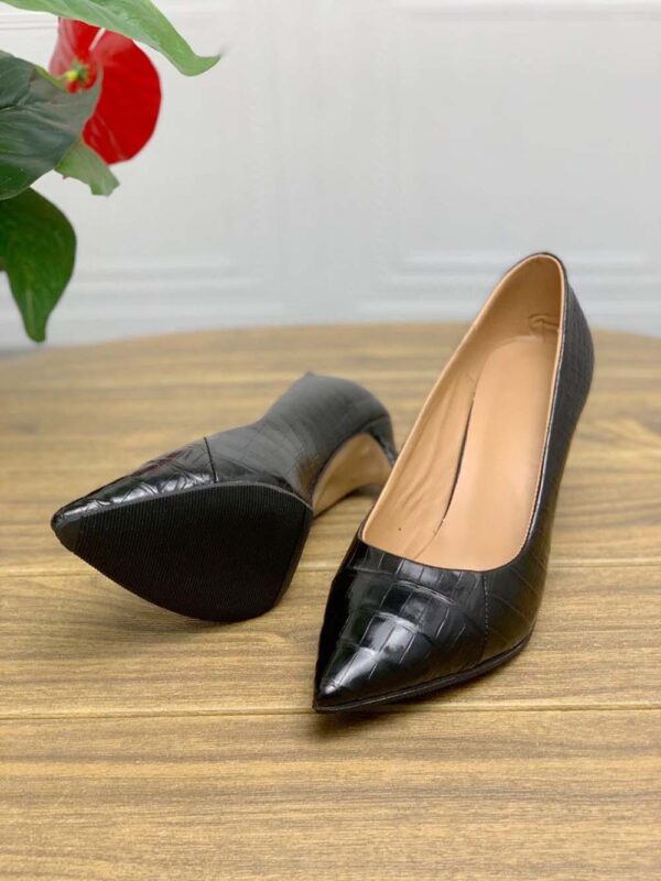 Women's Crocodile Leather  Low Heel Dress Shoes - Image 6