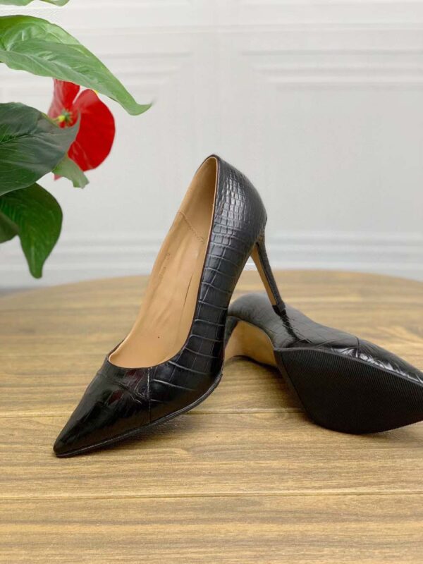 Women's Crocodile Leather  Low Heel Dress Shoes - Image 8